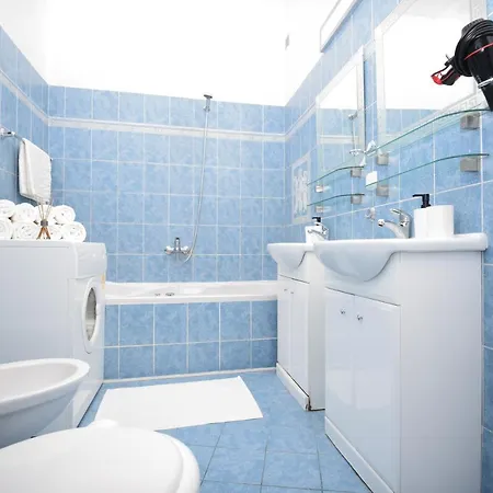 Center - Vibrant & Colorful Apartment Bratislava