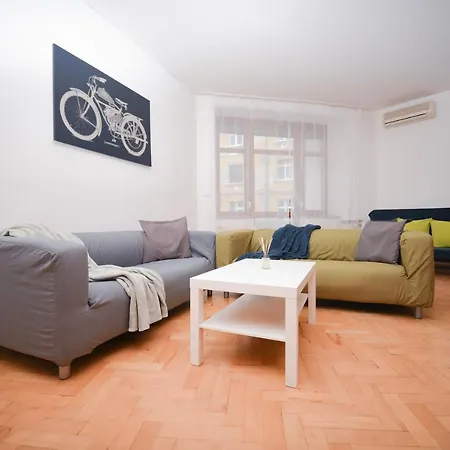 Apartment Center - Vibrant & Colorful Bratislava